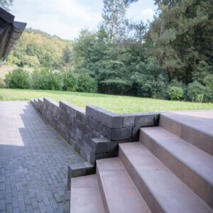 Gartenlandschaftsbau Terrasse Keramik trockenmauer Stufenanlage